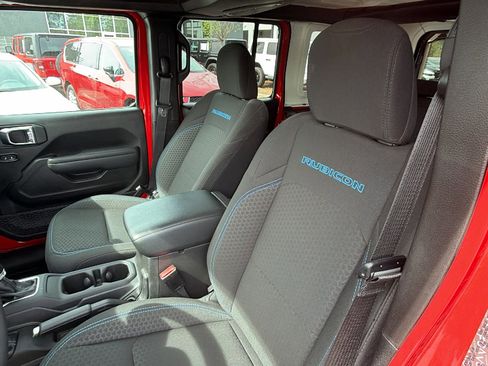 Used 2025 Jeep Wrangler Unlimited Rubicon 4xe w/ Convenience Group AWD/4WD image 17