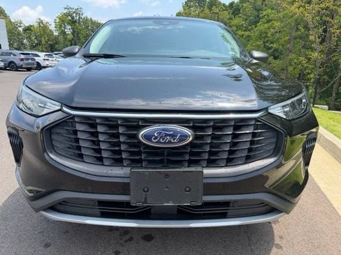 Used 2025 Ford Escape Active AWD/4WD image 3