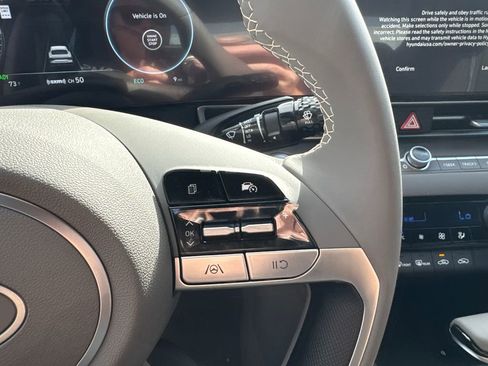 New 2025 Hyundai Elantra SEL image 15