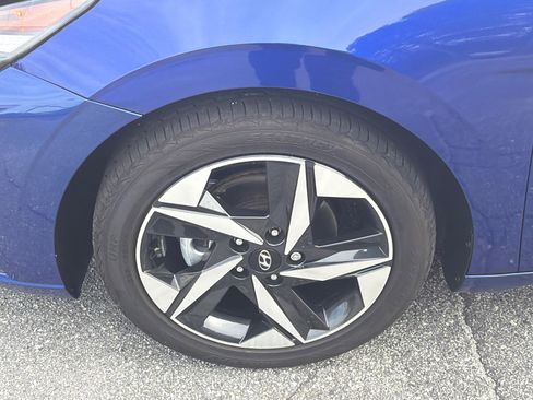 Used 2023 Hyundai Elantra SEL w/ Convenience Package image 11