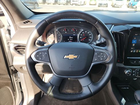 Used 2023 Chevrolet Traverse LT image 16