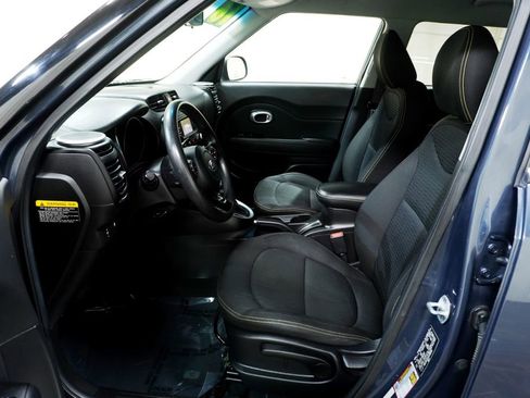 Used 2016 Kia Soul + FWD image 10