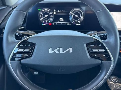 Certified 2024 Kia Niro Wind FWD image 31