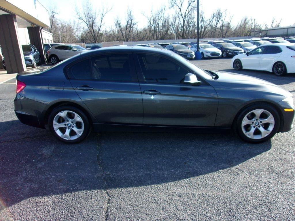 Used 2013 BMW 320i Sedan RWD image 4