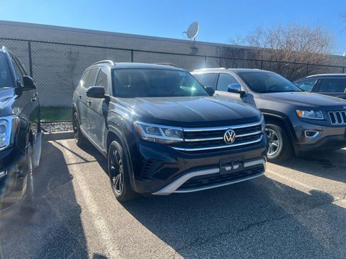 Used 2022 Volkswagen Atlas SE w/ Panoramic Sunroof Package AWD/4WD image 3