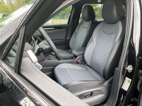 New 2026 Volkswagen Tiguan SE R-Line AWD/4WD image 11