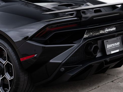 Used 2023 Lamborghini Huracan Tecnica image 24