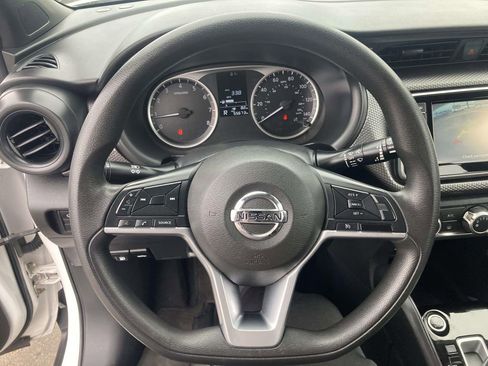 Used 2020 Nissan Kicks S image 29