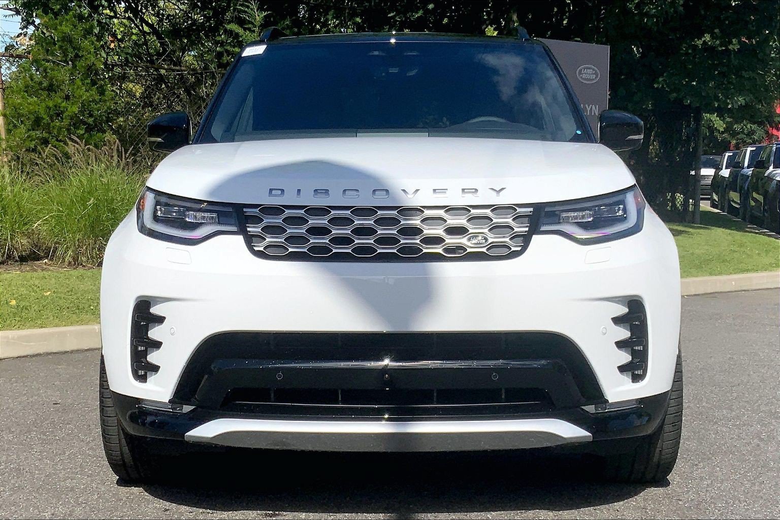 New 2026 Land Rover Discovery Limited Edition AWD/4WD image 3