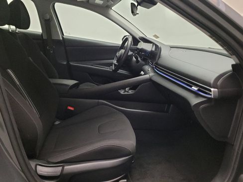Used 2025 Hyundai Elantra SEL FWD image 21
