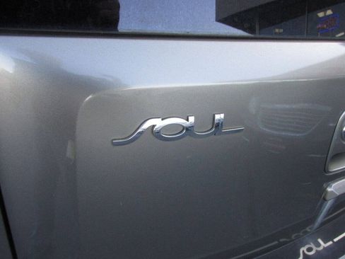 Used 2013 Kia Soul + w/ Audio Pkg FWD image 6