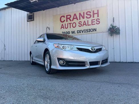 Used 2013 Toyota Camry SE FWD image 1