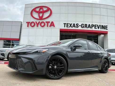 Used 2025 Toyota Camry SE FWD image 2