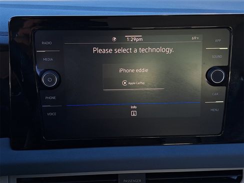 Certified 2025 Volkswagen Jetta SE w/ Sunroof Package image 21