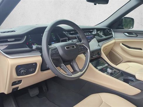Used 2023 Jeep Grand Cherokee 4WD 4xe w/ Luxury Tech Group II image 9