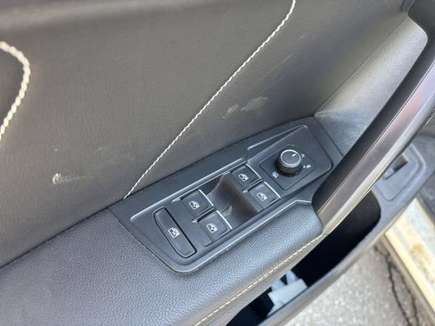 Used 2022 Volkswagen Tiguan SE AWD/4WD image 13