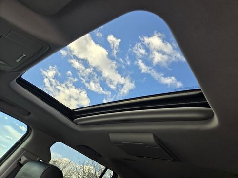 Used 2015 GMC Yukon XL Denali w/ Premium Package image 7