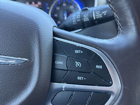 Used 2019 Chrysler Pacifica Touring-L w/ Premium Audio Group image 13