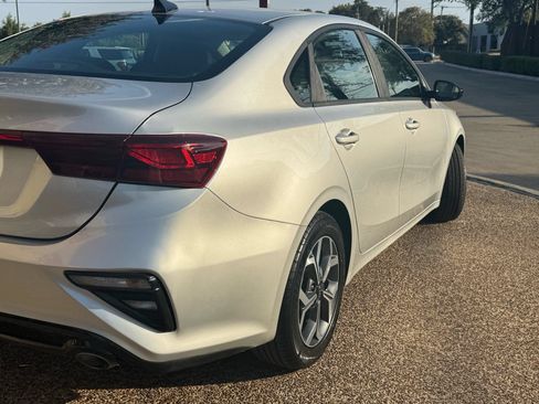 Used 2020 Kia Forte LXS FWD image 4