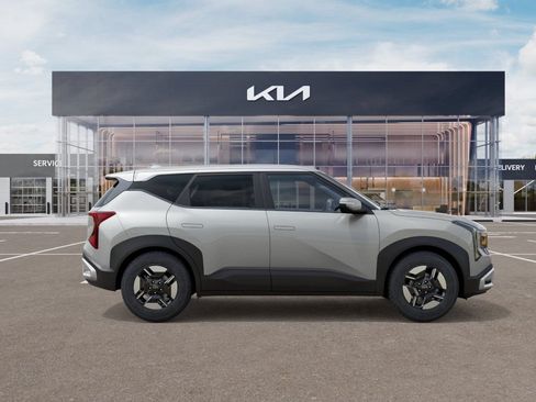 New 2027 Kia Seltos LX FWD image 7