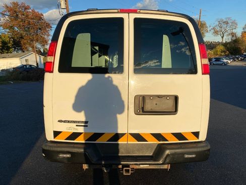 Used 2012 Chevrolet Express 2500 RWD image 4