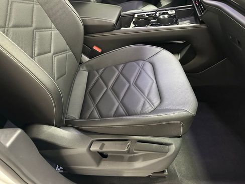 Used 2025 Volkswagen Atlas SE image 60