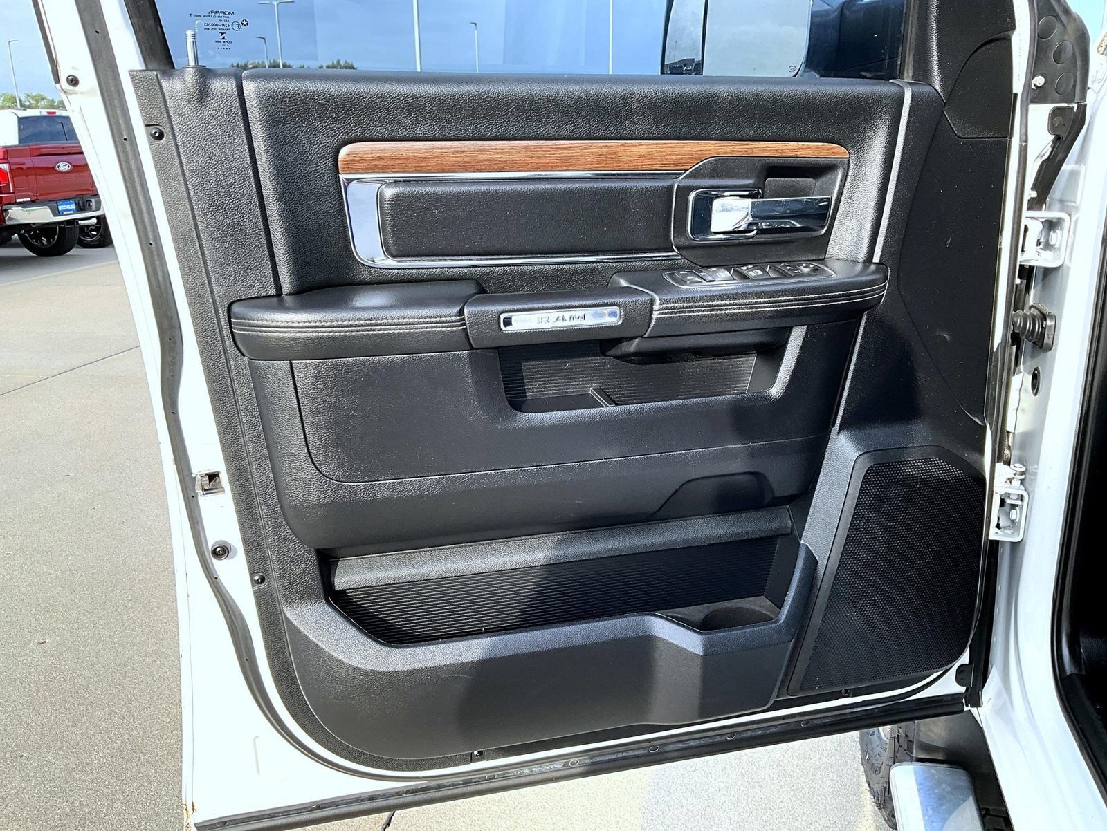 Used 2015 RAM 2500 Laramie w/ Cold Weather Group AWD/4WD image 9