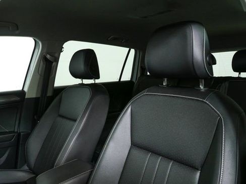 Certified 2023 Volkswagen Tiguan SE image 5