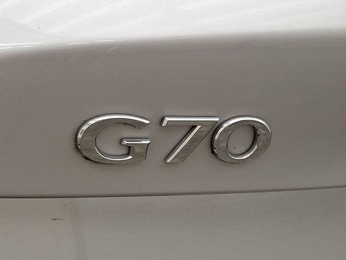 Used 2019 Genesis G70 2.0T Advanced RWD image 15