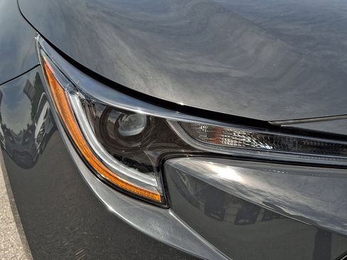 Used 2025 Toyota Corolla LE FWD image 9