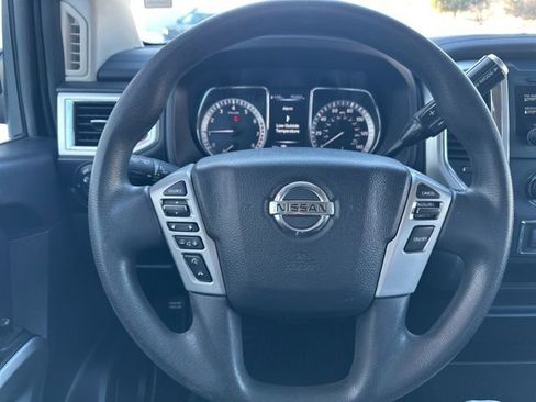 Used 2018 Nissan Titan SV image 13