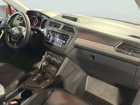 Used 2018 Volkswagen Tiguan SEL FWD image 57