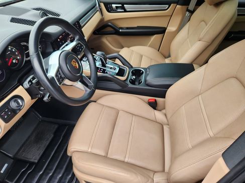 Used 2023 Porsche Cayenne Platinum Edition image 12