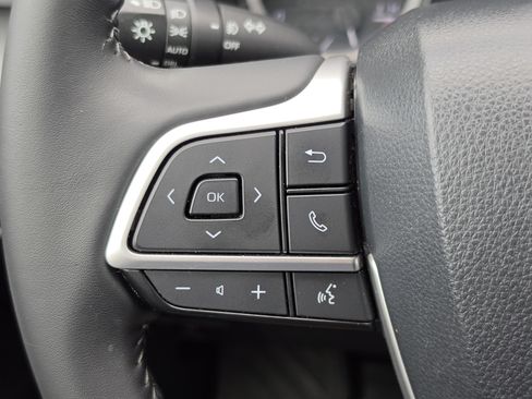 Used 2023 Toyota Highlander LE FWD image 19
