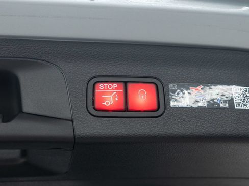 Used 2025 Mercedes-Benz GLS 450 4MATIC image 42