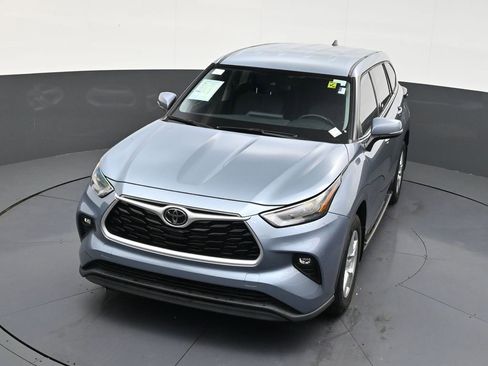 Used 2022 Toyota Highlander LE image 19