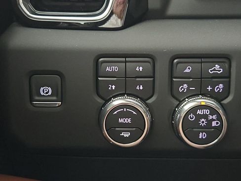 Used 2025 GMC Sierra 2500 Denali Ultimate w/ Max Trailering Package AWD/4WD image 24