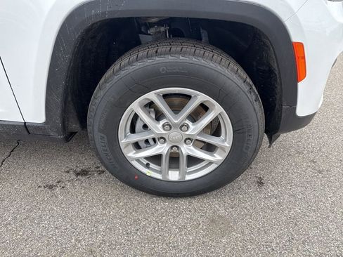 New 2026 Jeep Grand Cherokee Laredo AWD/4WD image 9