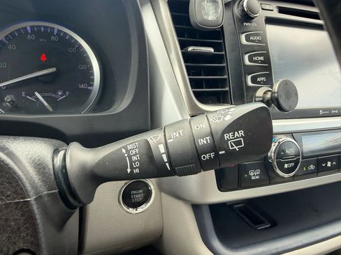 Used 2018 Toyota Highlander XLE FWD image 15