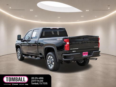 Used 2023 Chevrolet Silverado 2500 Custom w/ Custom Convenience Package AWD/4WD image 5