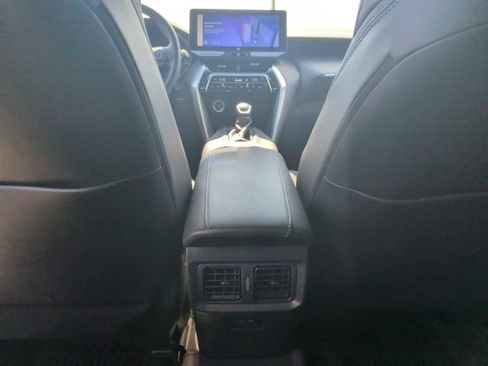 Used 2023 Toyota Venza XLE AWD/4WD image 27