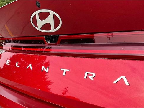 Used 2025 Hyundai Elantra SEL image 8