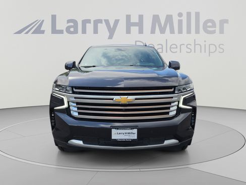 Used 2023 Chevrolet Suburban High Country w/ Premium Package 2 AWD/4WD image 8
