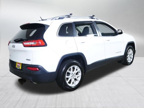 Used 2017 Jeep Cherokee Latitude w/ Cold Weather Group AWD/4WD image 7