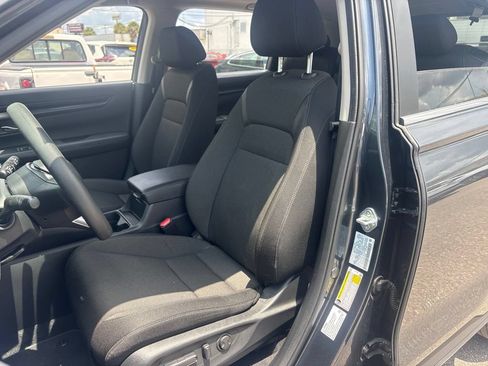 Used 2025 Honda CR-V EX image 9