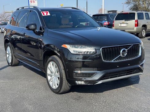 Used 2017 Volvo XC90 T6 Momentum w/ Vision Package image 3