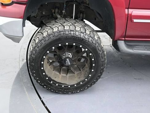 Used 2004 Chevrolet Suburban LT w/ Preferred Equipment Group RWD image 9