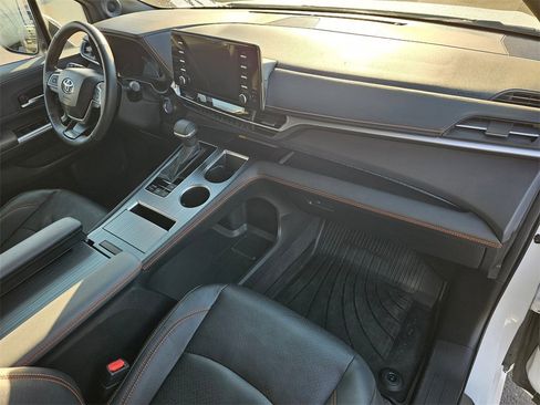 Used 2024 Toyota Sienna XSE image 11