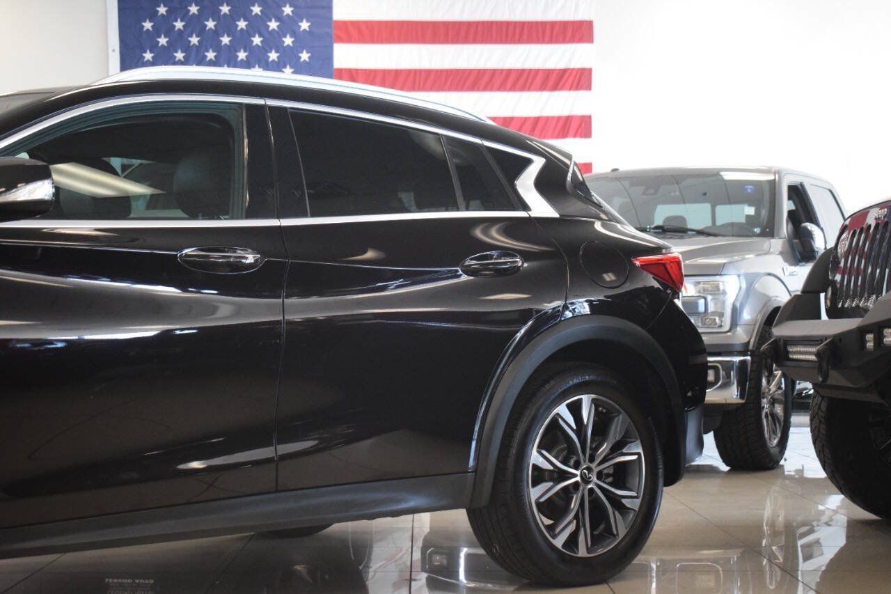 Used 2018 INFINITI QX30 Premium w/ Navigation Package AWD/4WD image 11