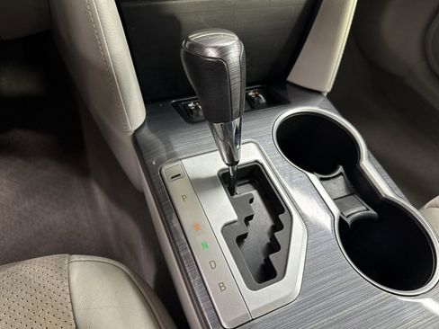 Used 2014 Toyota Camry XLE w/ Leather Package image 26